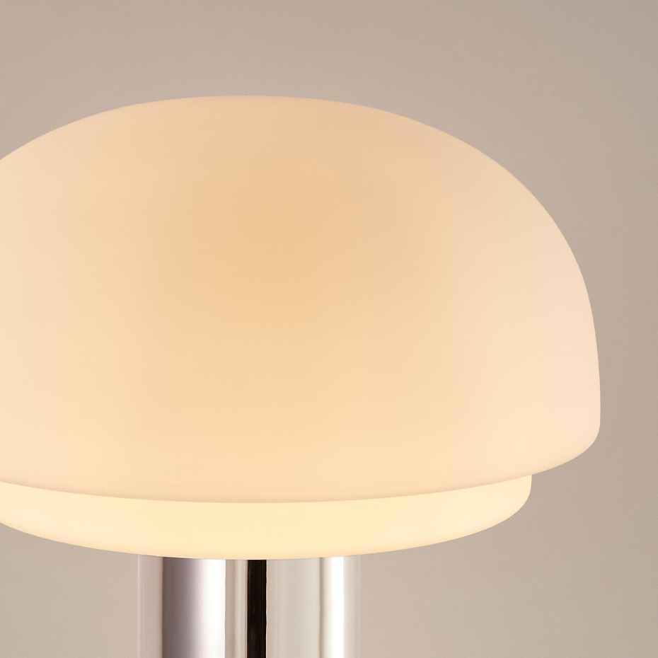 Lampe en verre opalin et métal fer chromé, hauteur 43,1 cm, AGATHILDA