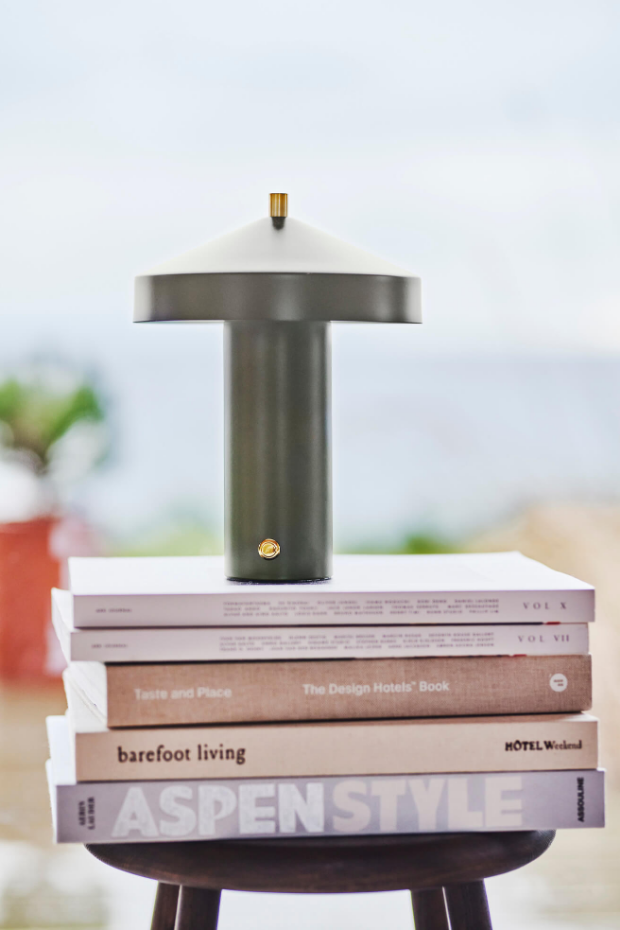 Lampe en acier avec abat-jour