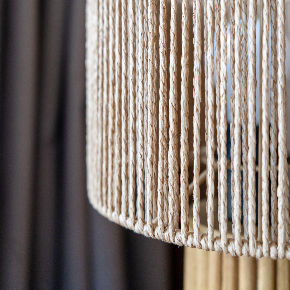 Lampe en papier de corde et socle en rondin de - MIRA