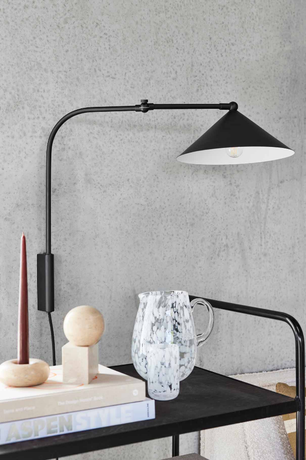 Lampe en métal orientable