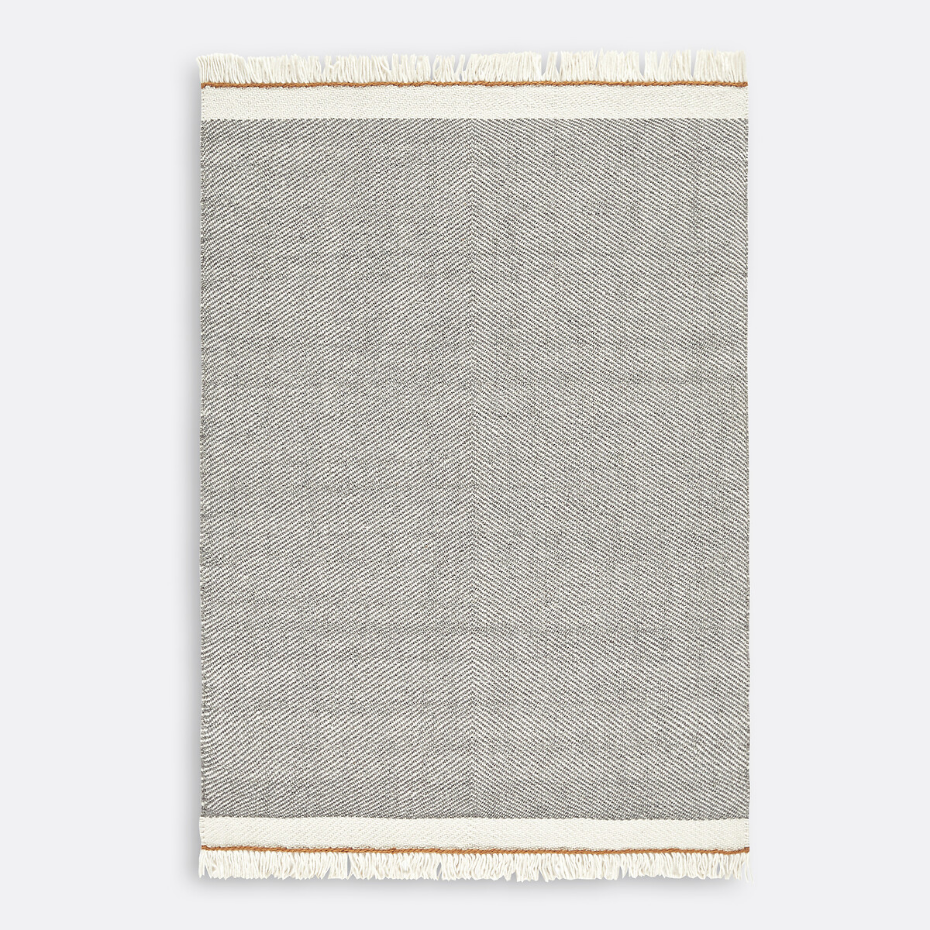 Tapis en laine, Naga