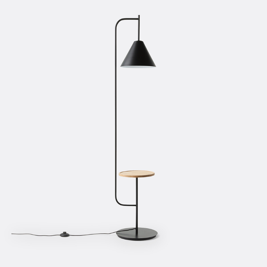Lampadaire avec tablette métal fer et chêne, Mugli