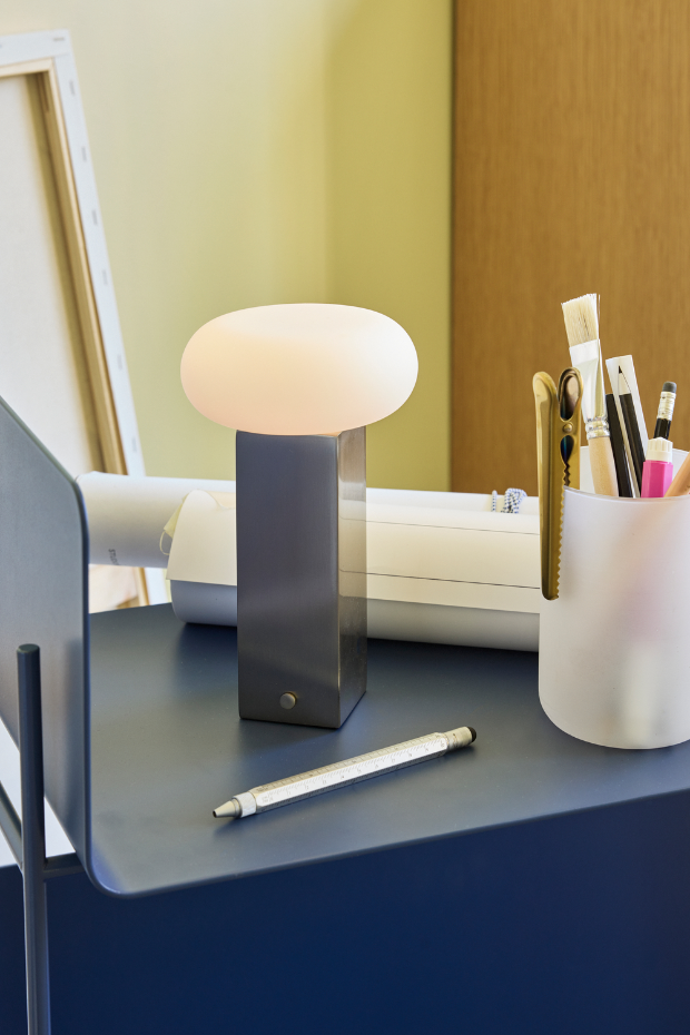 Lampe portable en verre et fer LOW