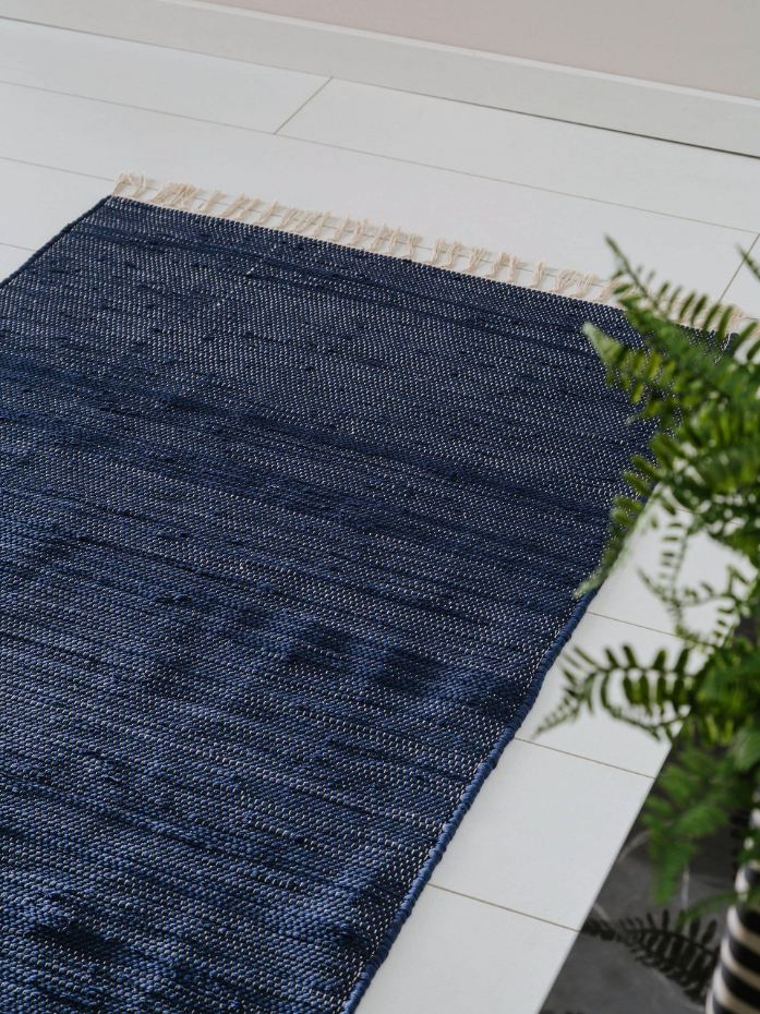 Tapis fabriqué à partir de matériaux recyclés tissé main TOM