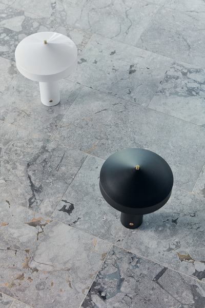 Lampe en métal avec abat-jour