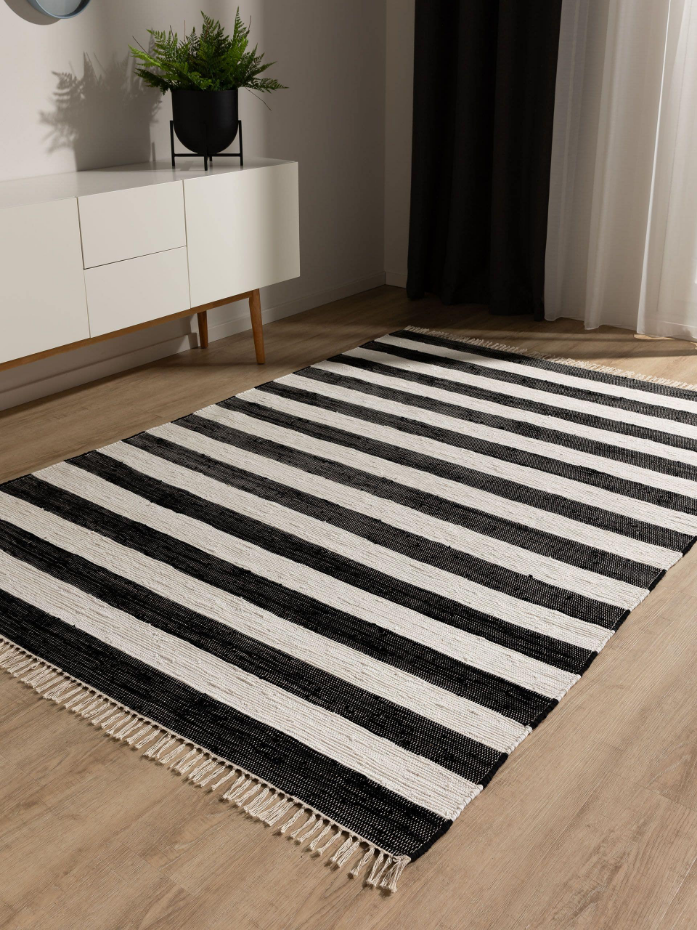 Tapis fabriqué à partir de matériaux recyclés tissé main TOM