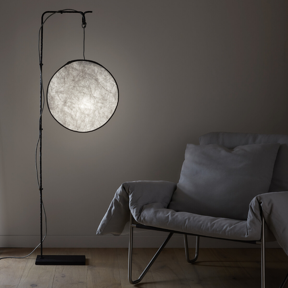 Lampadaire en Tyvek®, pied en métal fer, Moon