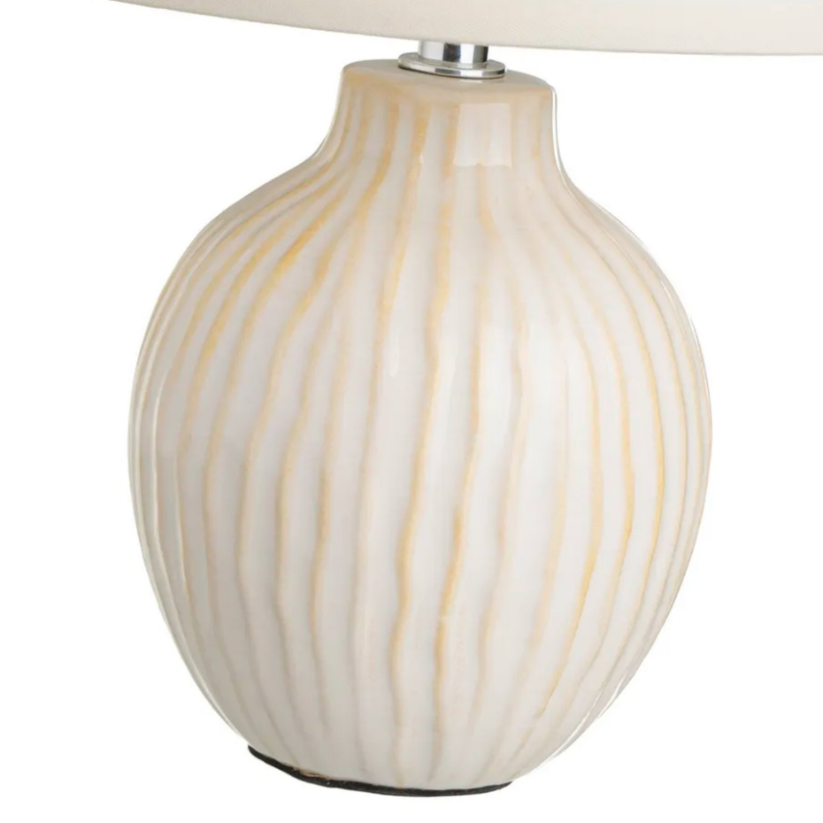 Lampe à poser céramique beige et abat jour blanc 18x18x28cm