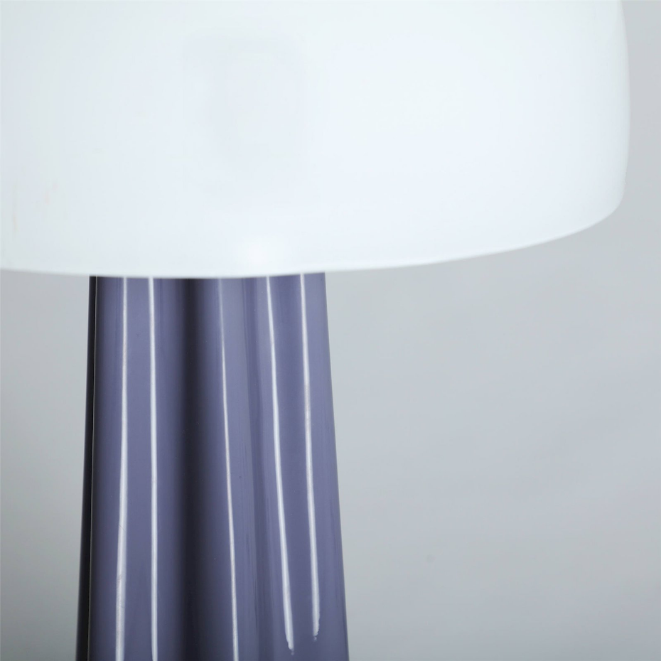 Lampe de table en fer et verre  design moderne