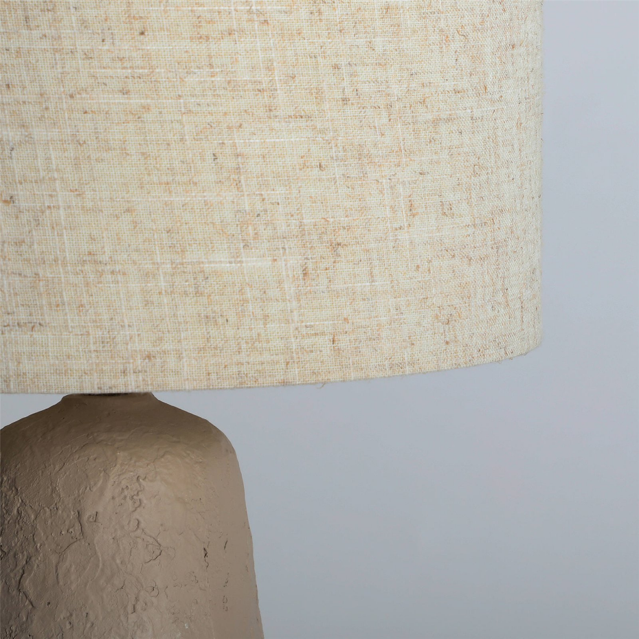 Lampe à poser contemporaine en résine finition texturée