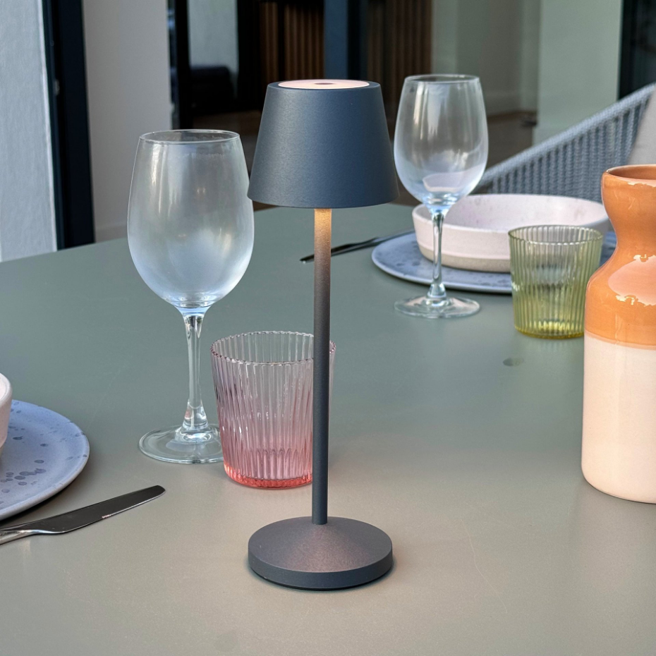 9 Lampe de table EMILY + Socle de charge
