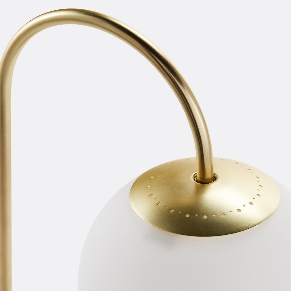 Lampe à poser laiton et verre opaline, Moricio