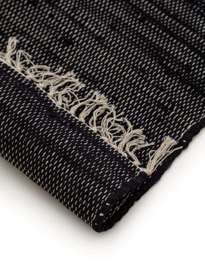 Tapis fabriqué à partir de matériaux recyclés tissé main TOM
