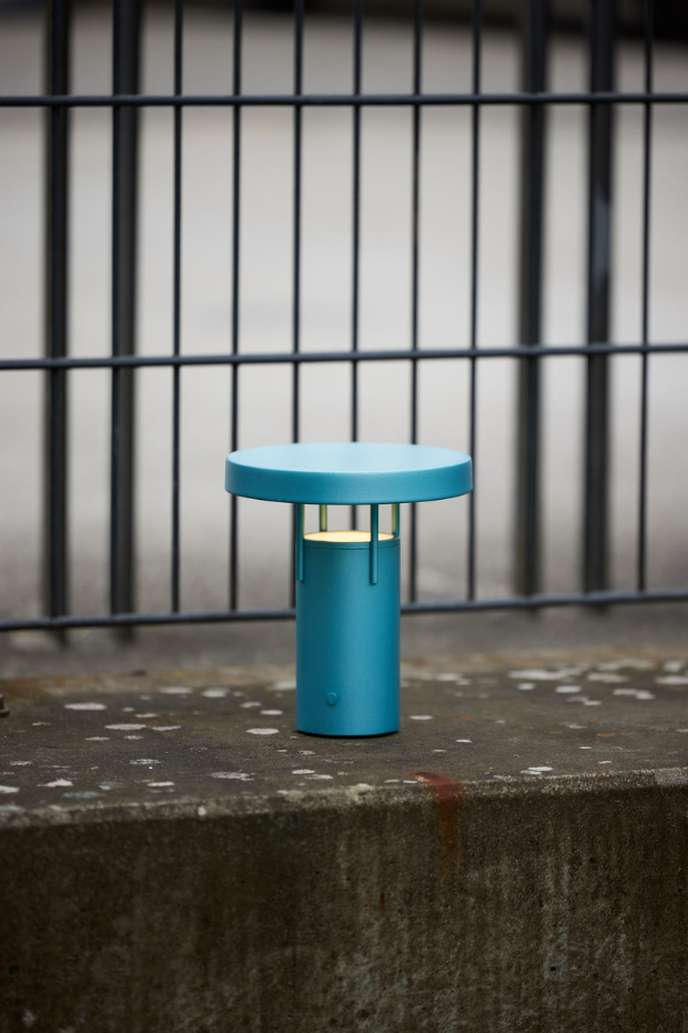 Lampe portable en acrylique et fer BRINGME