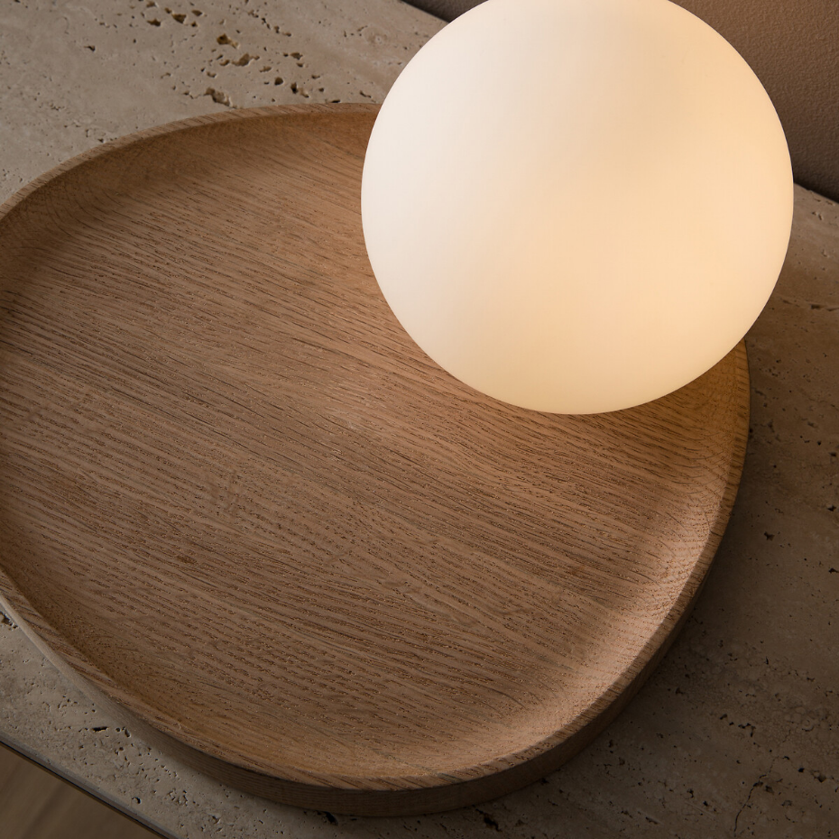 Lampe à poser, globe opaline/chêne, Hannasta