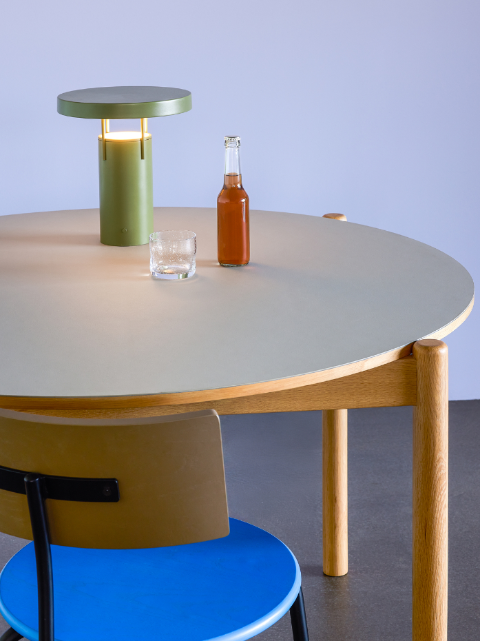 Lampe portable en acrylique et fer BRINGME