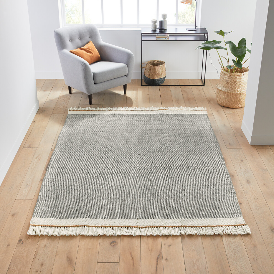 Tapis en laine, Naga