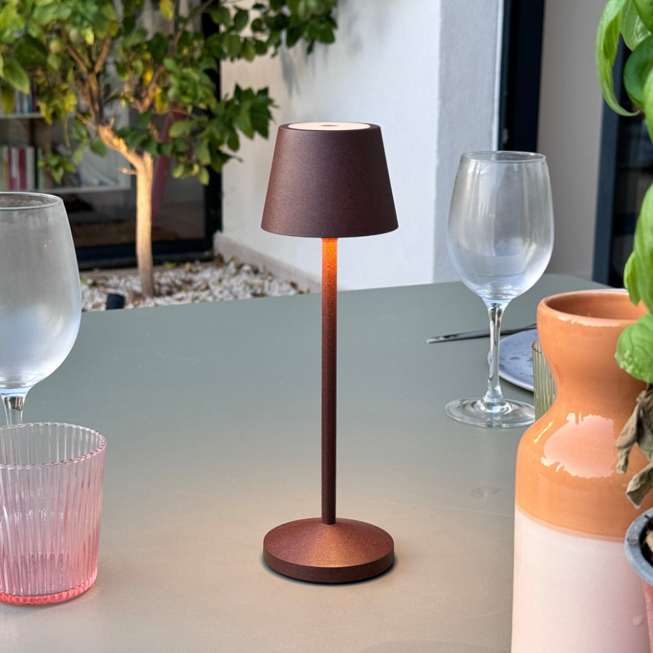 9 Lampe de table EMILY + Socle de charge