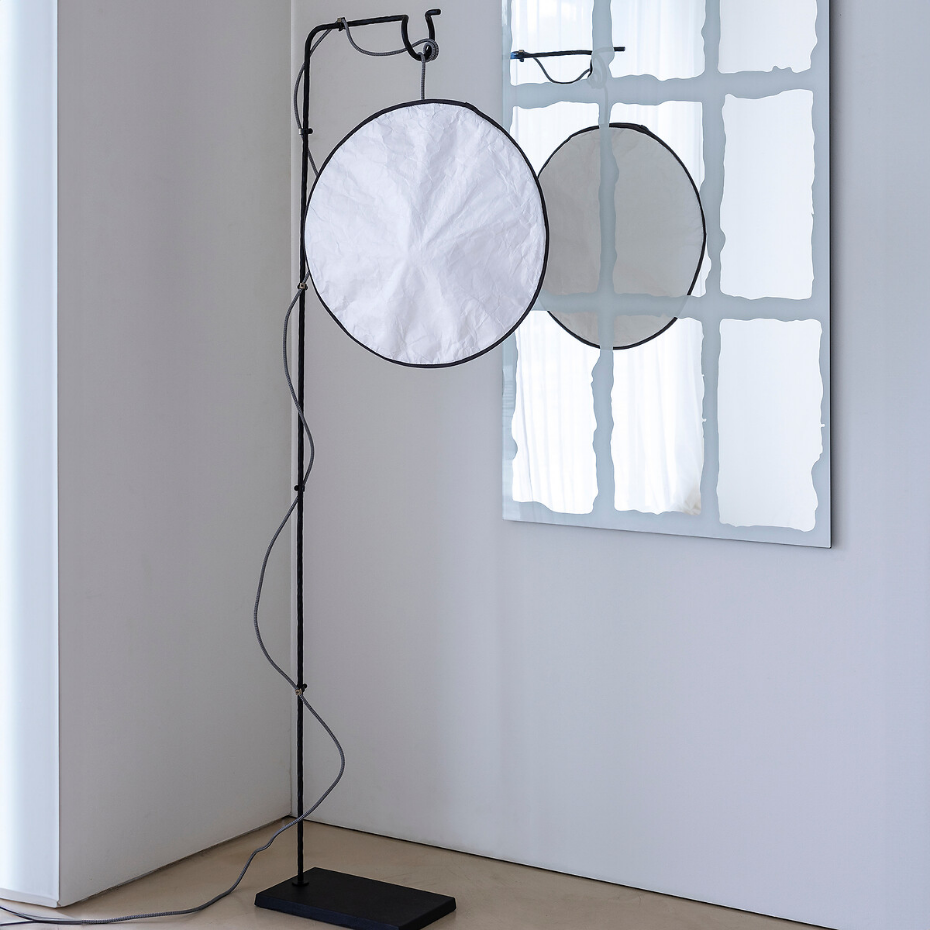 Lampadaire en Tyvek®, pied en métal fer, Moon