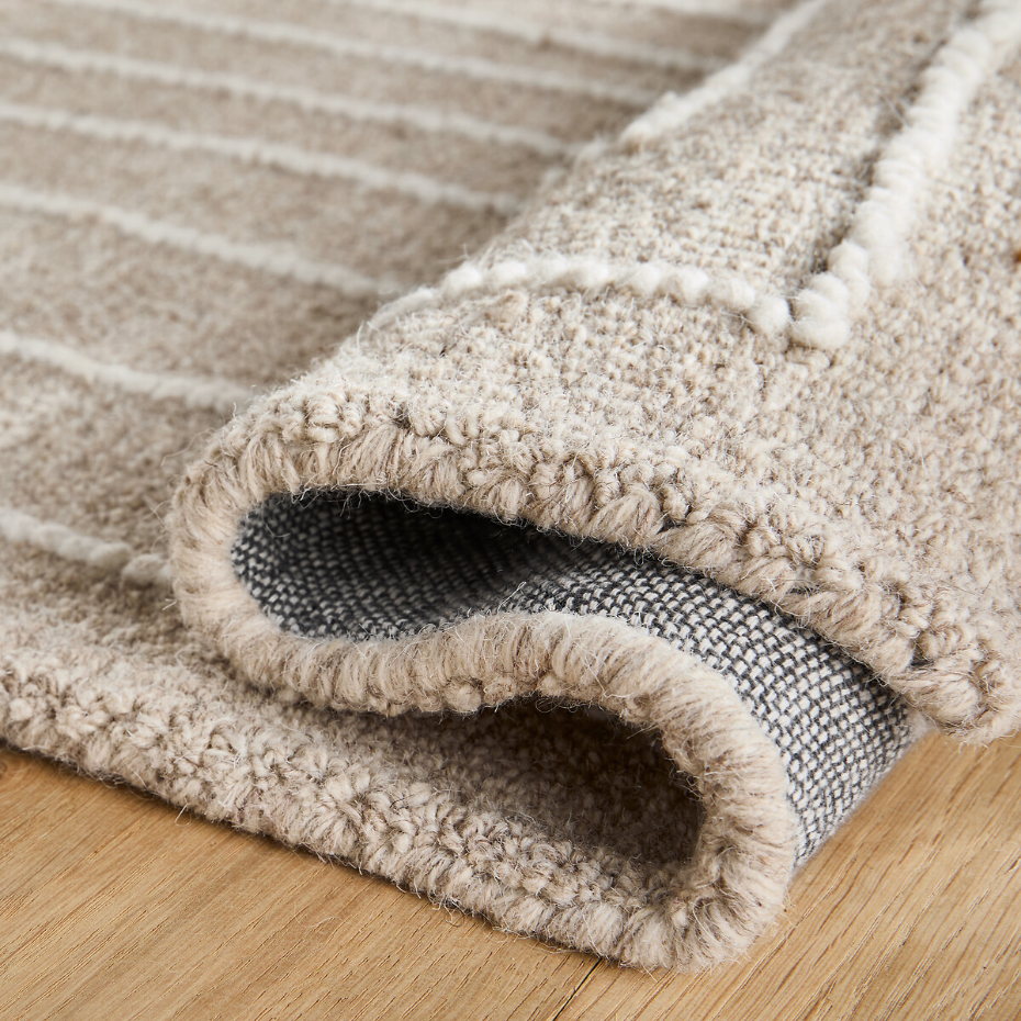Tapis tufté main, en laine brodée, Ikar