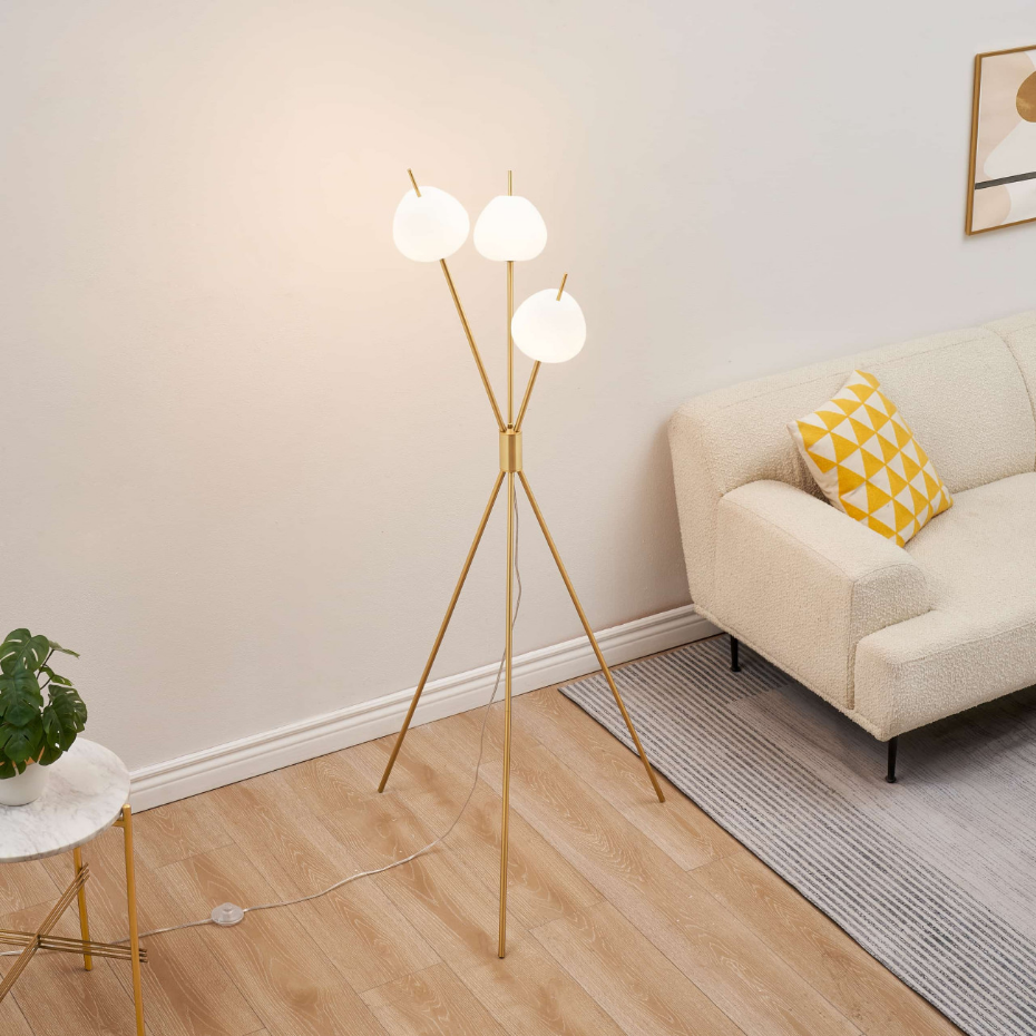 Lampadaire à trois verres opalins - OLANTA