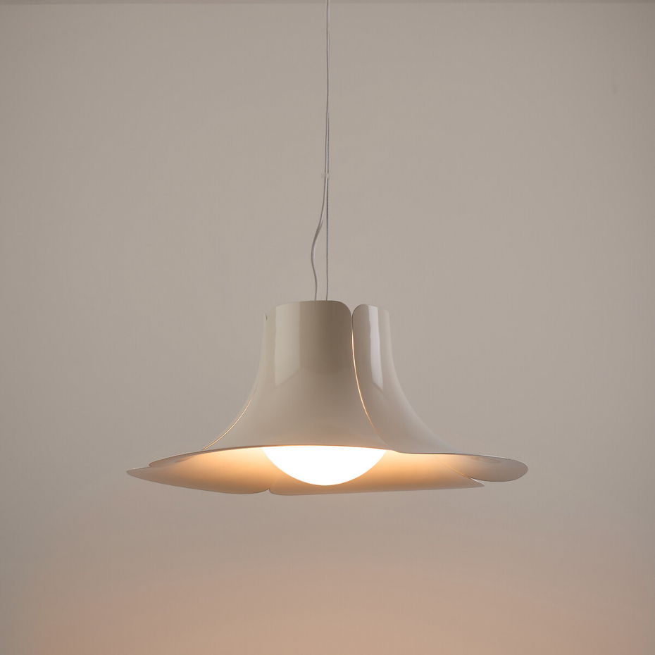 Suspension pétales métal fer et opaline Ø48 cm, Tessen