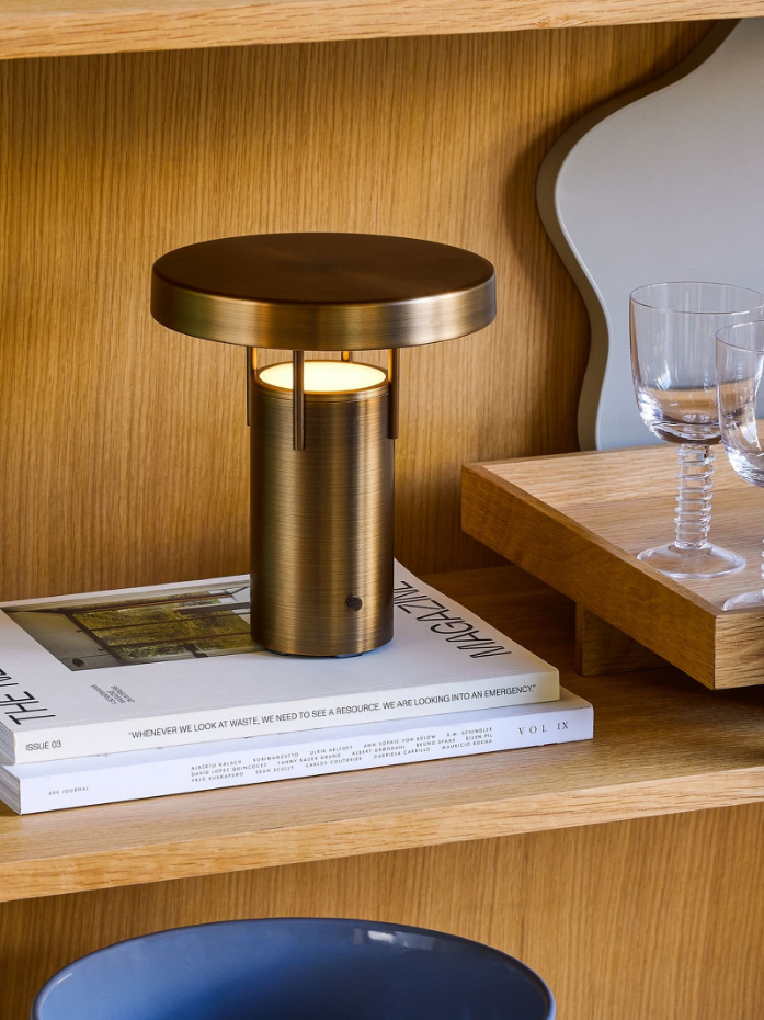 Lampe portable en acrylique et fer BRINGME