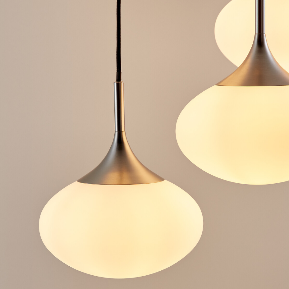 Suspension grappe métal fer et opaline, Merisa