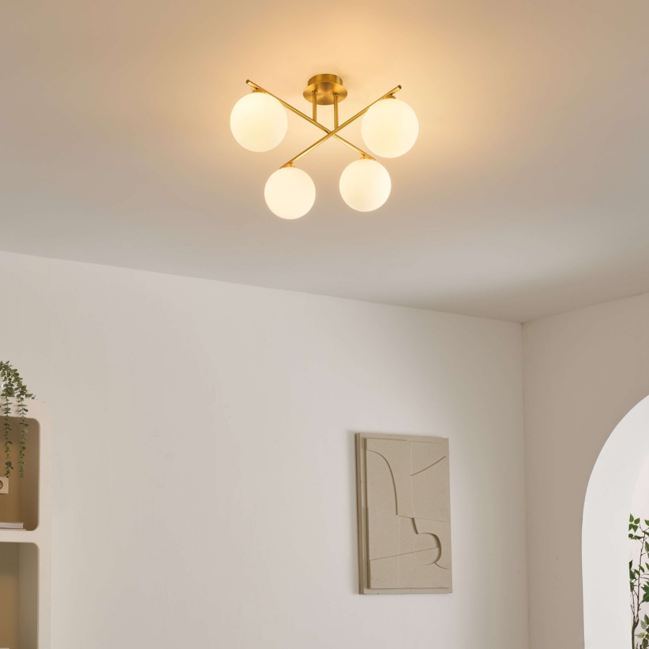 Plafonnier doré 4 globes opale - MILANOA