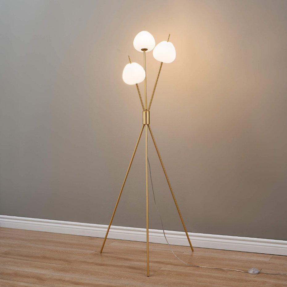 Lampadaire à trois verres opalins - OLANTA