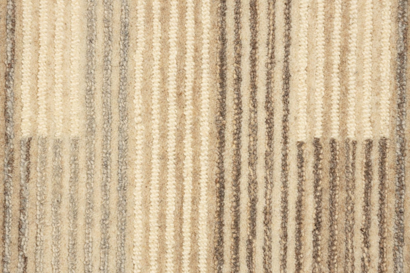 Tapis tufté main en laine à rayures - Natur Loop