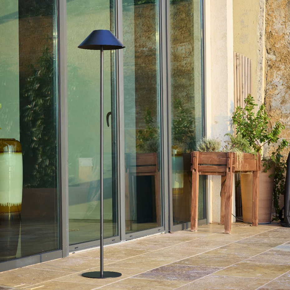 Lampadaire solaire NERIO TALL en acier noir H150cm