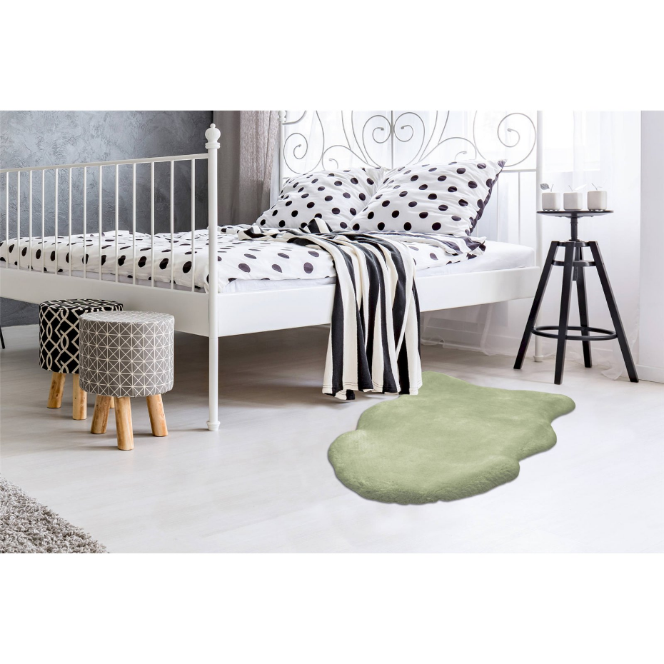 Tapis en polyester effet peau de lapin tufté
