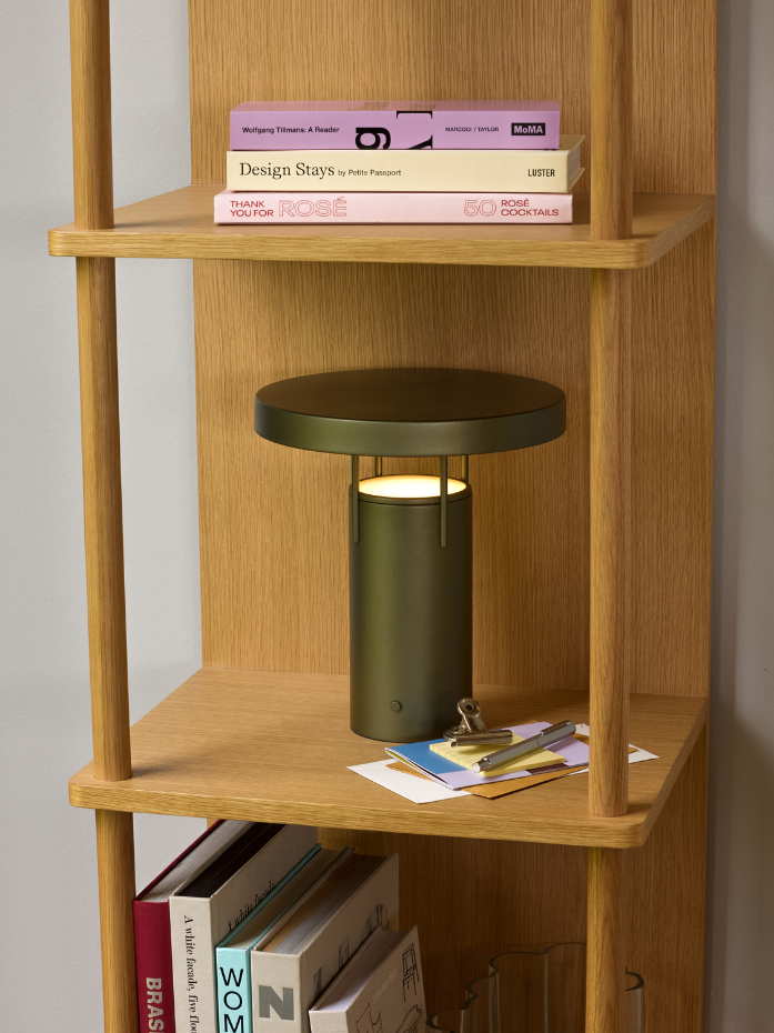 Lampe portable en acrylique et fer BRINGME