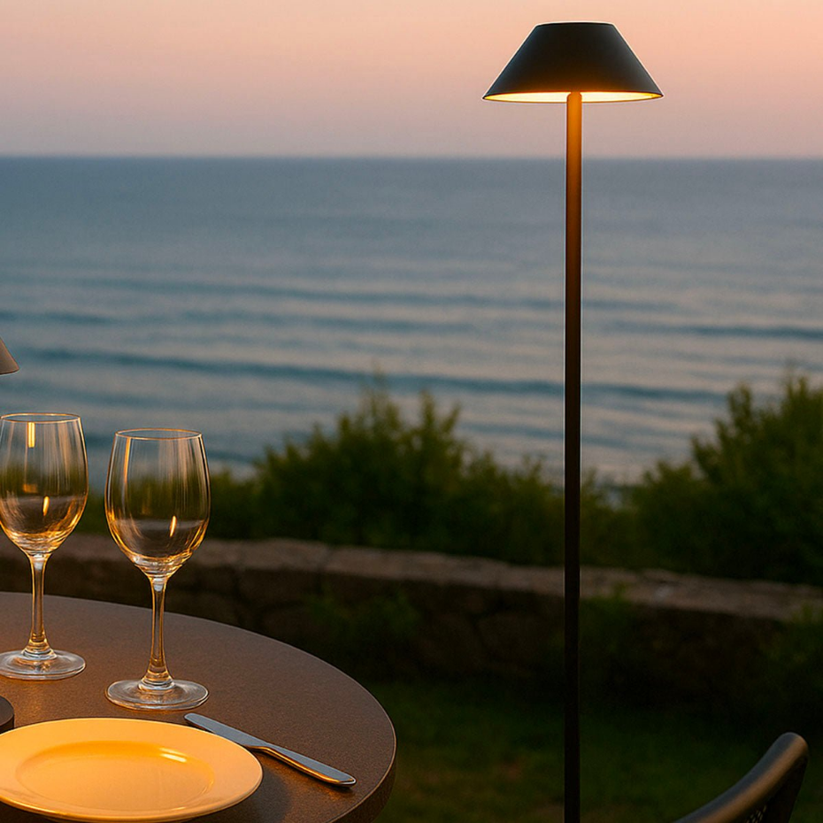 Lampadaire solaire NERIO TALL en acier noir H150cm
