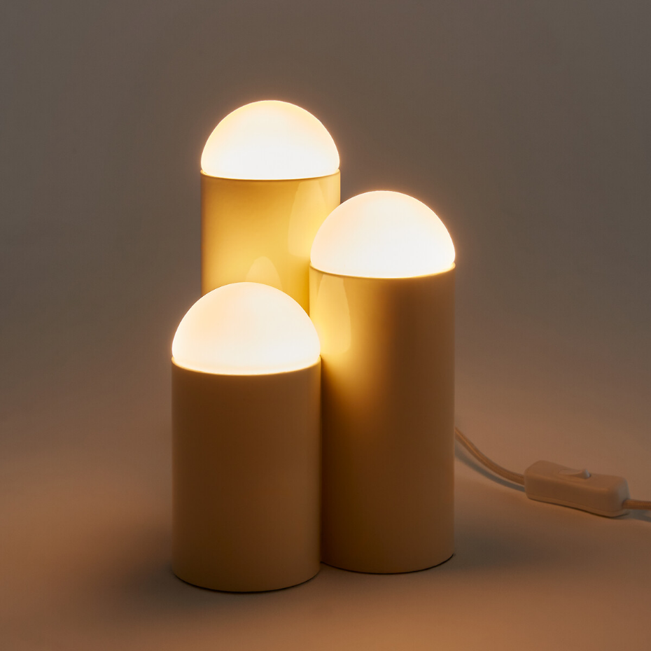 Lampe à poser métal fer et opaline, Quillo