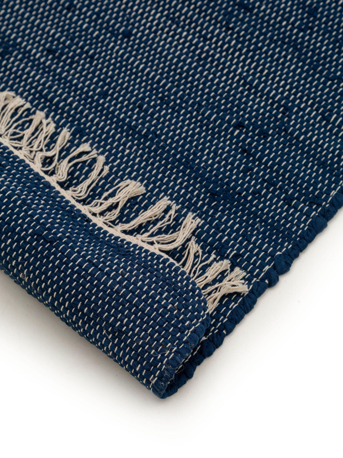 Tapis fabriqué à partir de matériaux recyclés tissé main TOM