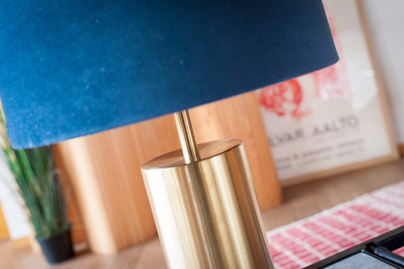 Lampe et abat-jour en velours et laiton SARHITA