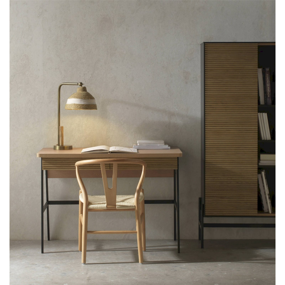 Lampe de table en métal avec abat-jour tressé