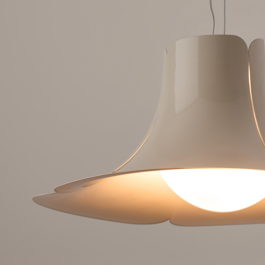 Suspension pétales métal fer et opaline Ø48 cm, Tessen