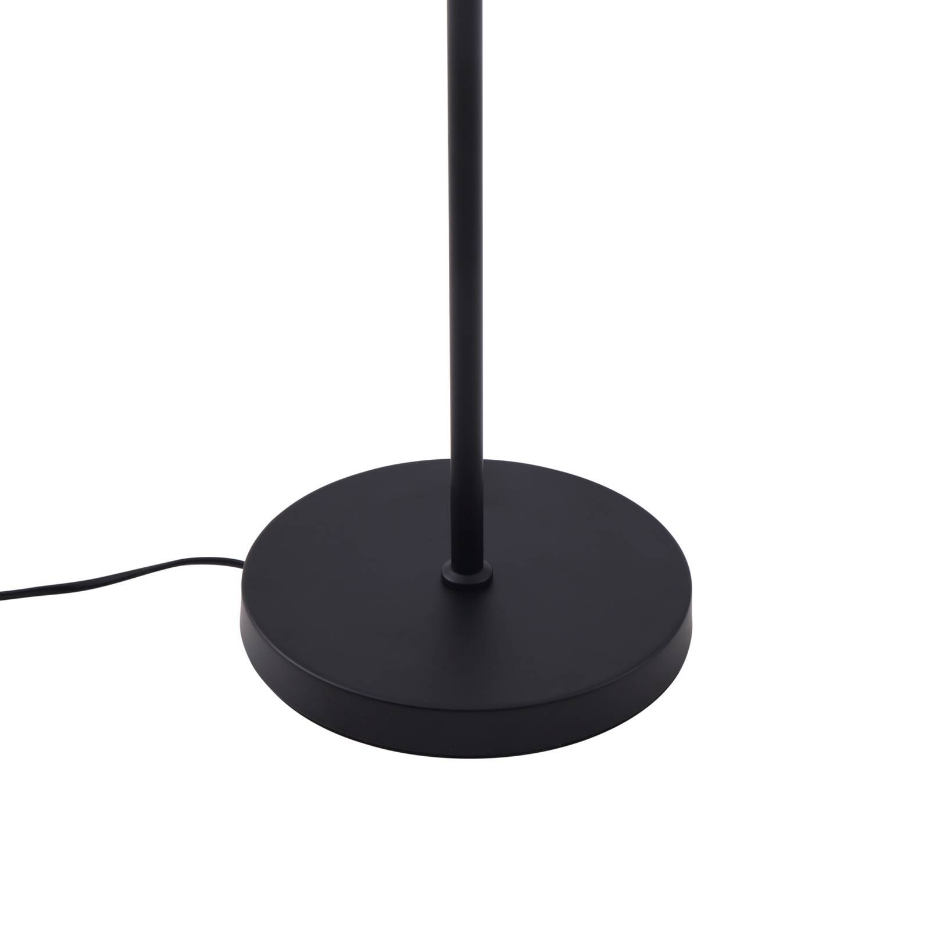 Lampadaire en métal traditionnel, Haldorin