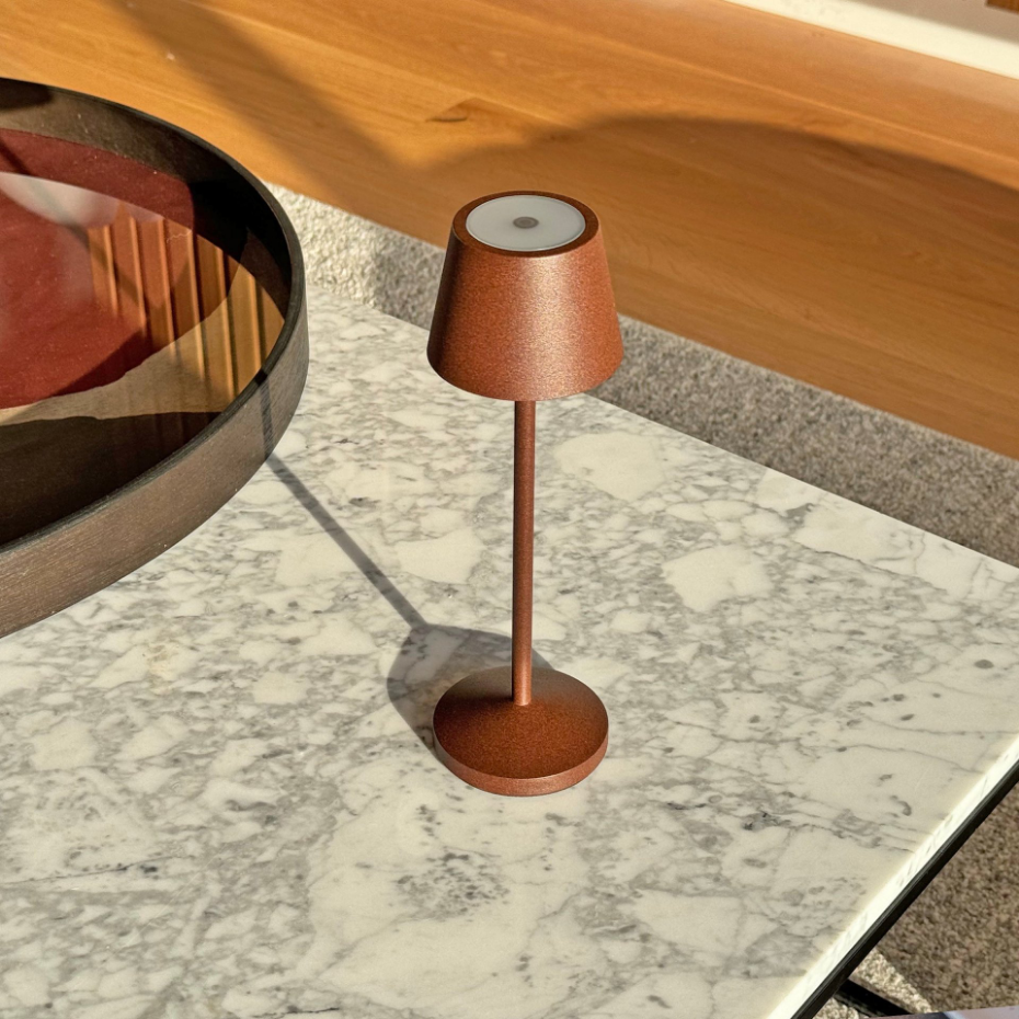 9 Lampe de table EMILY + Socle de charge