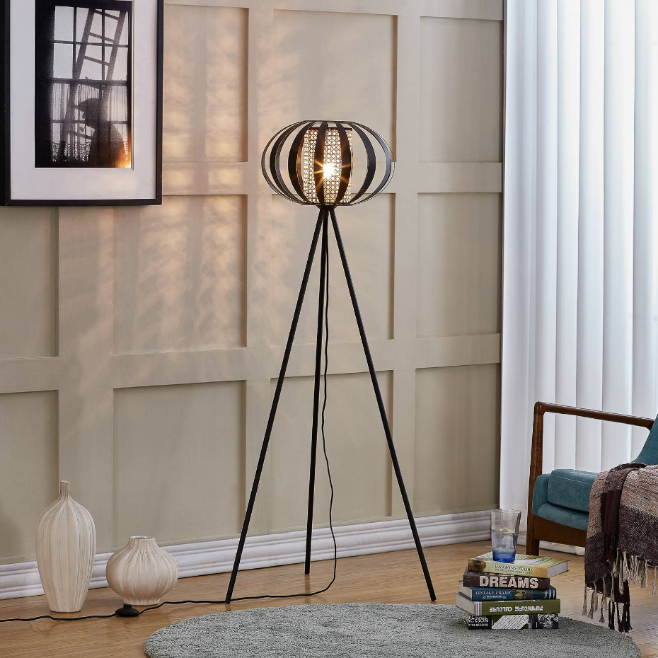 Lampadaire en métal traditionnel, Tamira