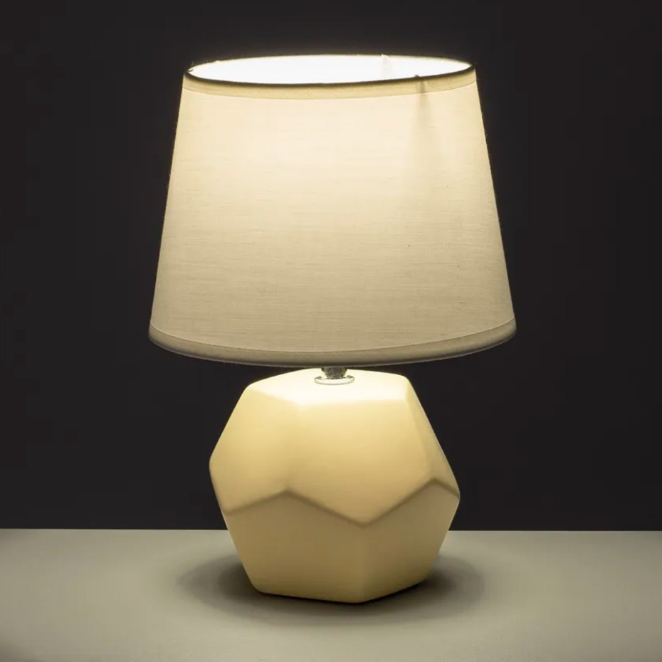 Lampe à poser céramique beige et abat jour blanc 18x18x26cm