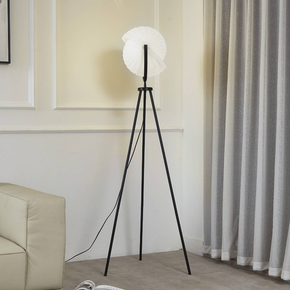 Lampadaire  scandinave, Helva