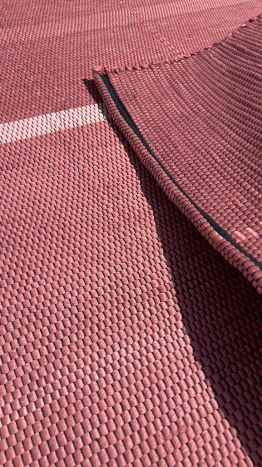 Tapis en fibres recyclées tissé à la main LEONOR