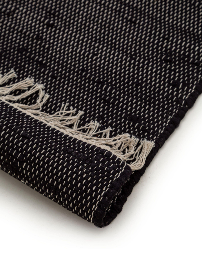Tapis fabriqué à partir de matériaux recyclés tissé main TOM