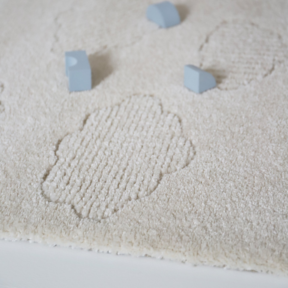Tapis enfant petits nuages ton sur ton NOUBY