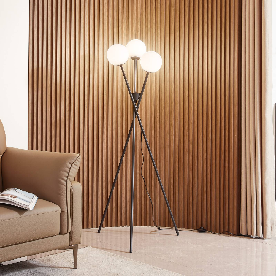 Lampadaire en métal moderne, Visata