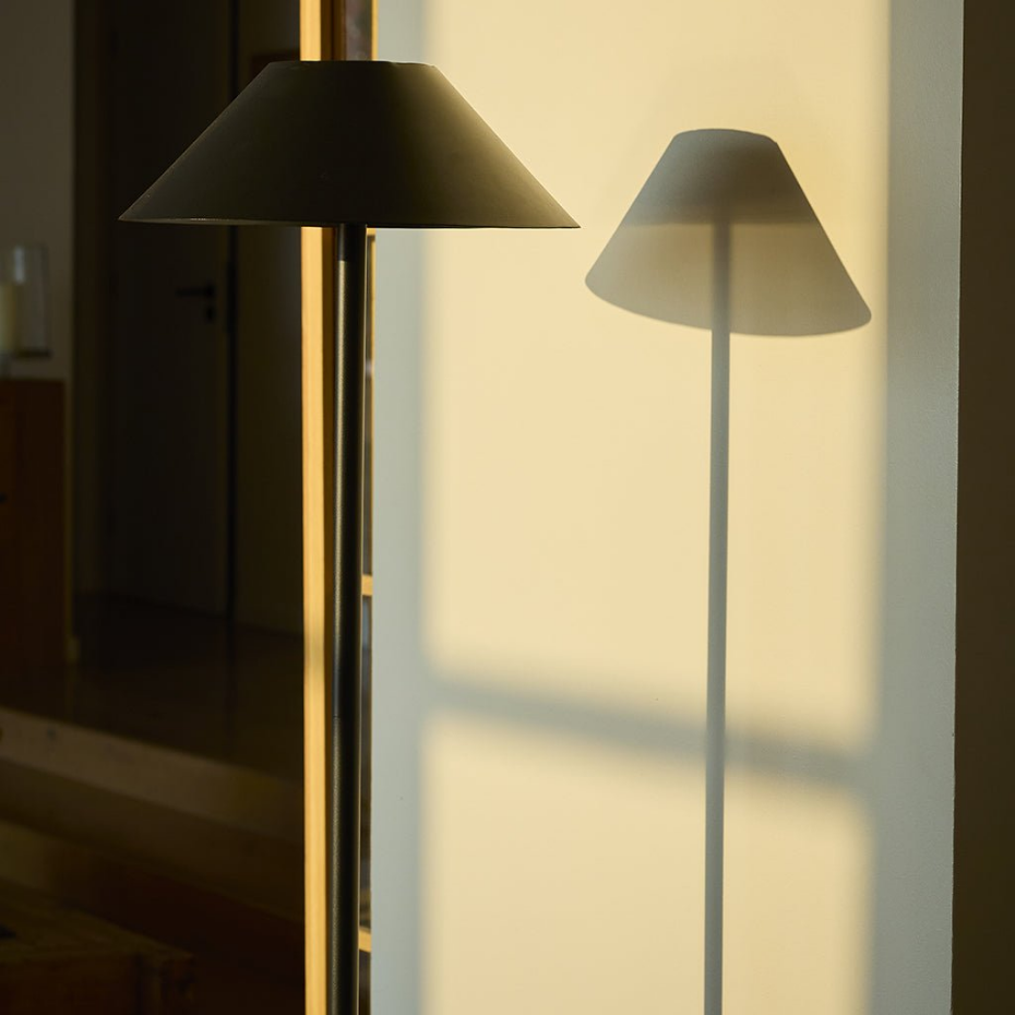 Lampadaire solaire NERIO TALL en acier noir H150cm
